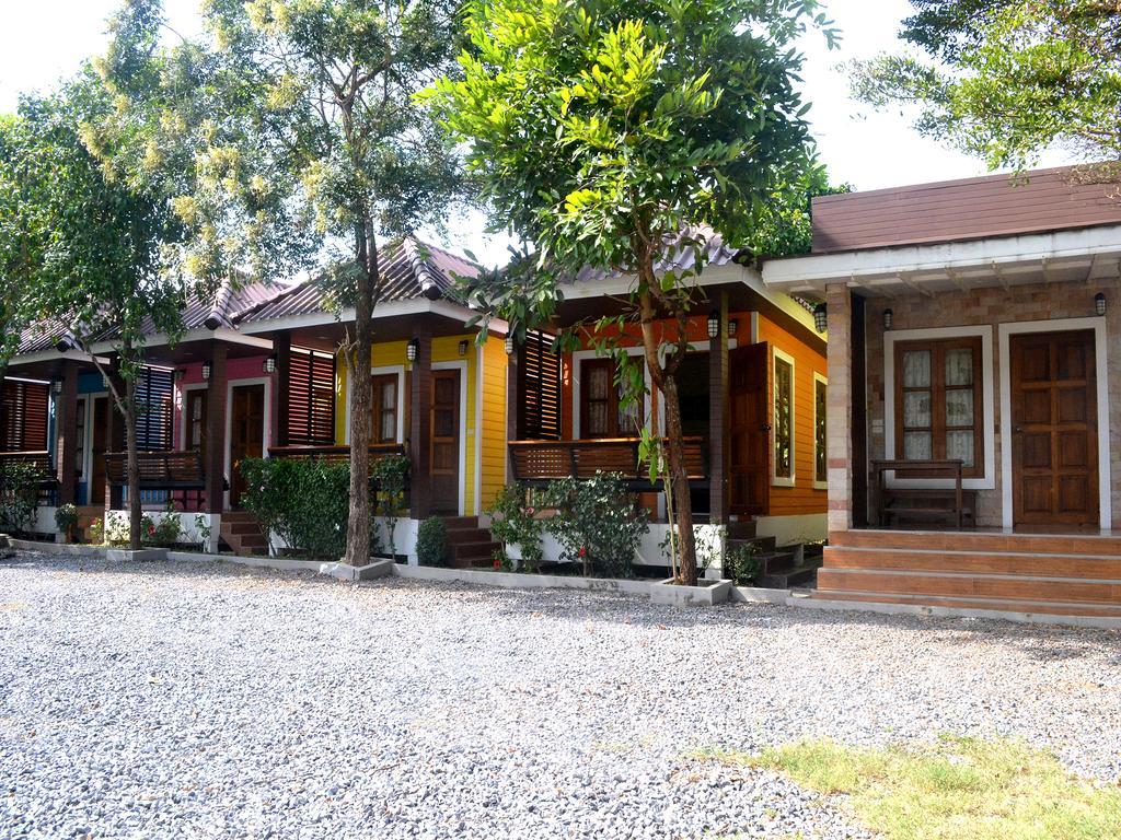 Toffee House Hotel Nakhon Nayok Exterior photo
