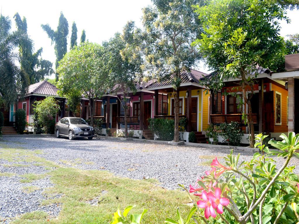 Toffee House Hotel Nakhon Nayok Exterior photo